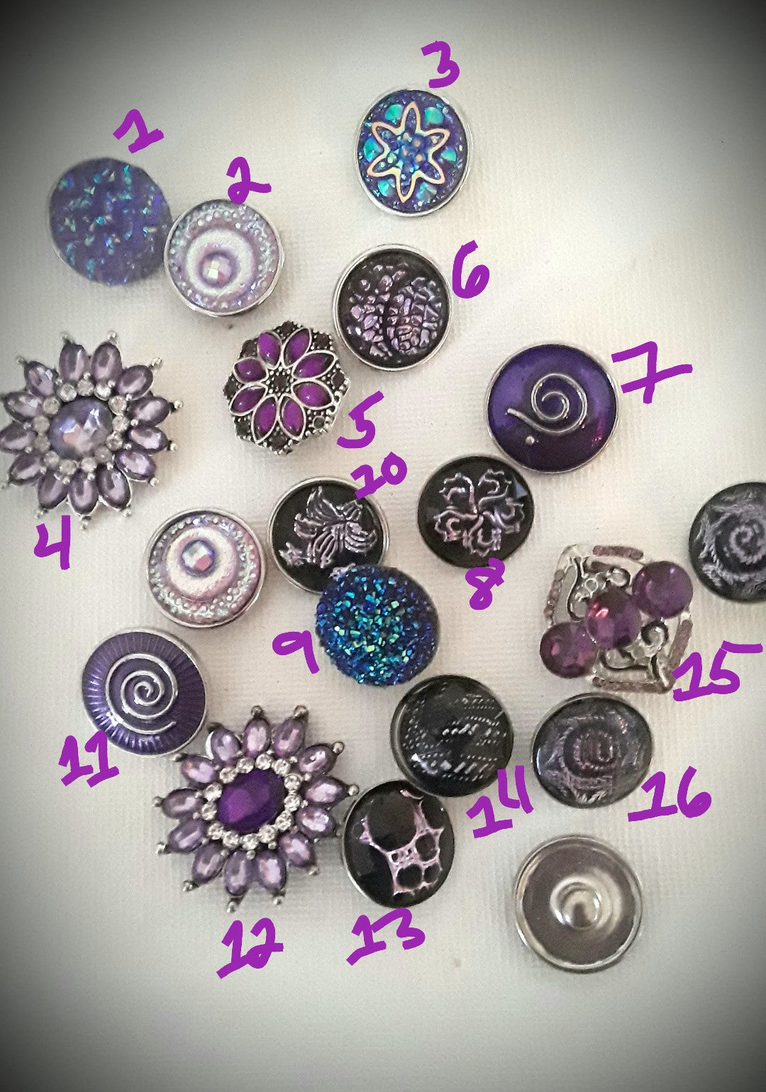 A variety of Purple snaps 18mm noosa snaps