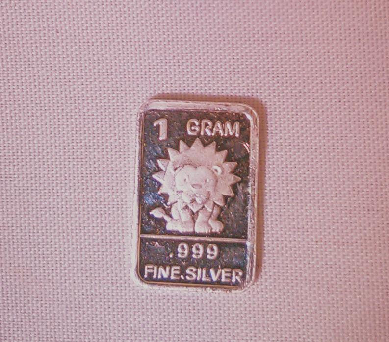Pure gram of Silver with symbols a skull, a pharaoh, a yin yang, a lion, a rose and a Happy Birthday