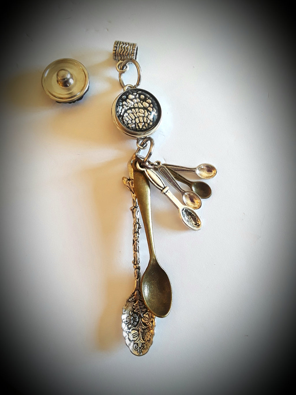 18mm noosa base pendant with spoons