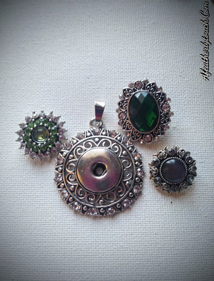 Snap rhinestone pendant with 3 gorgeous snaps