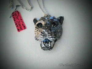 BETSEY
JOHNSON BEAUTIFUL CRYSTAL WITH SILVER OR GOLD 3D PANTHER/CAT PENDANT