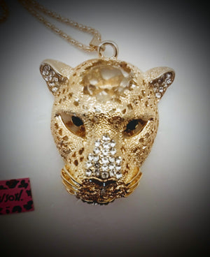 BETSEY
JOHNSON BEAUTIFUL CRYSTAL WITH SILVER OR GOLD 3D PANTHER/CAT PENDANT