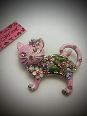 BETSEY
JOHNSON BEAUTIFUL PINK CAT WITH FLOWERS PENDANT/BROACH