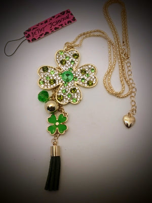 Beautiful Betsey Johnson clover 🍀 necklace
