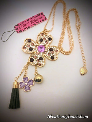 Beautiful Betsey Johnson purple clover 🍀 necklace