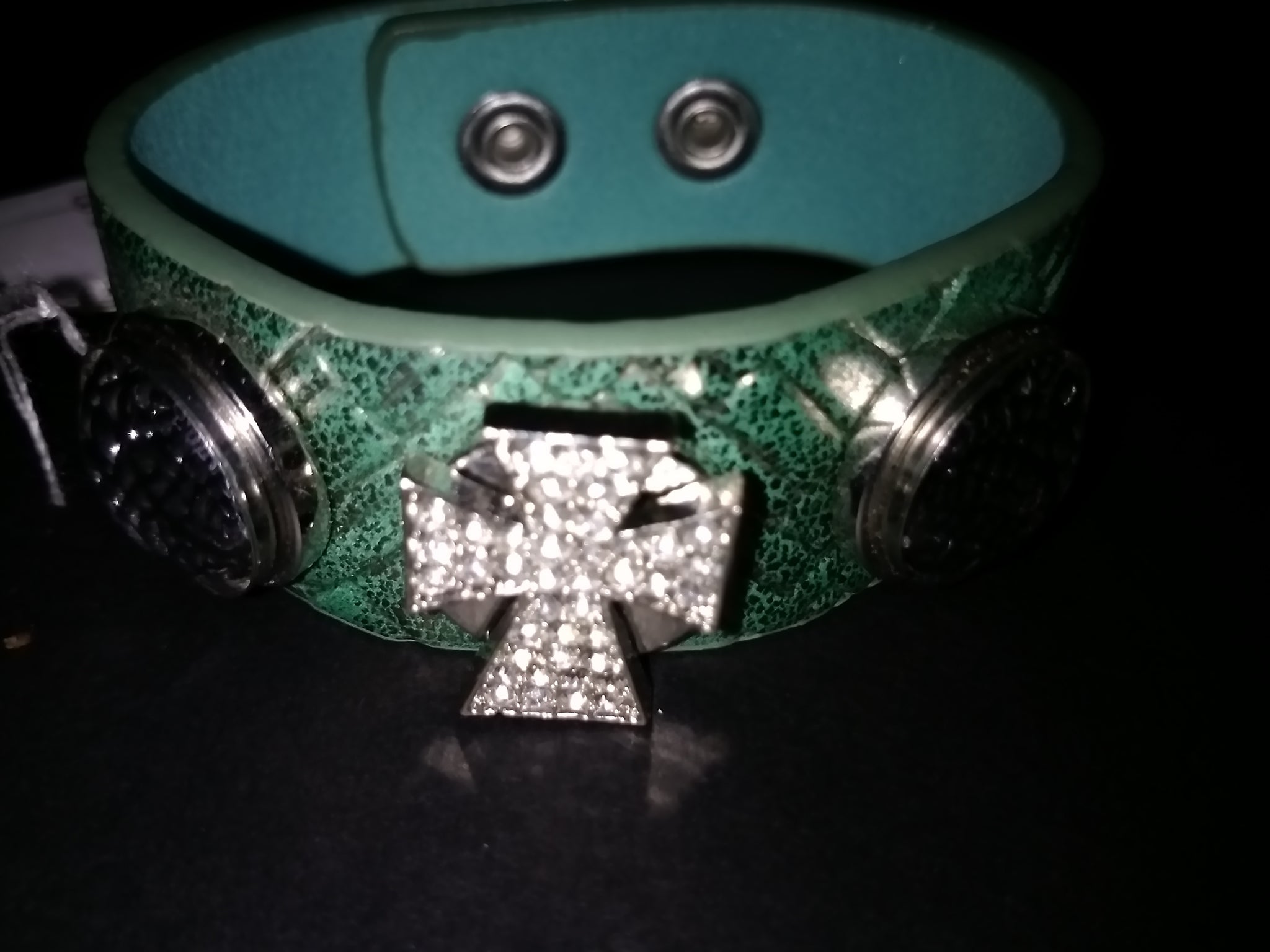 Hot fashion Leather bracelet with 3 18mm removable snaps