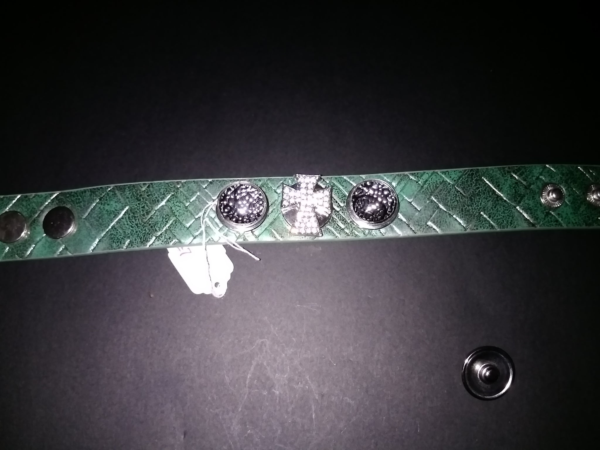 Hot fashion Leather bracelet with 3 18mm removable snaps
