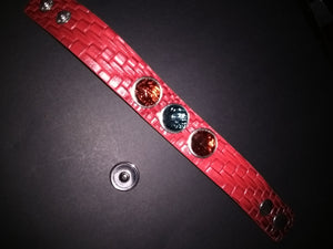 Leather bracelet with 18mm removable snaps

Unisex