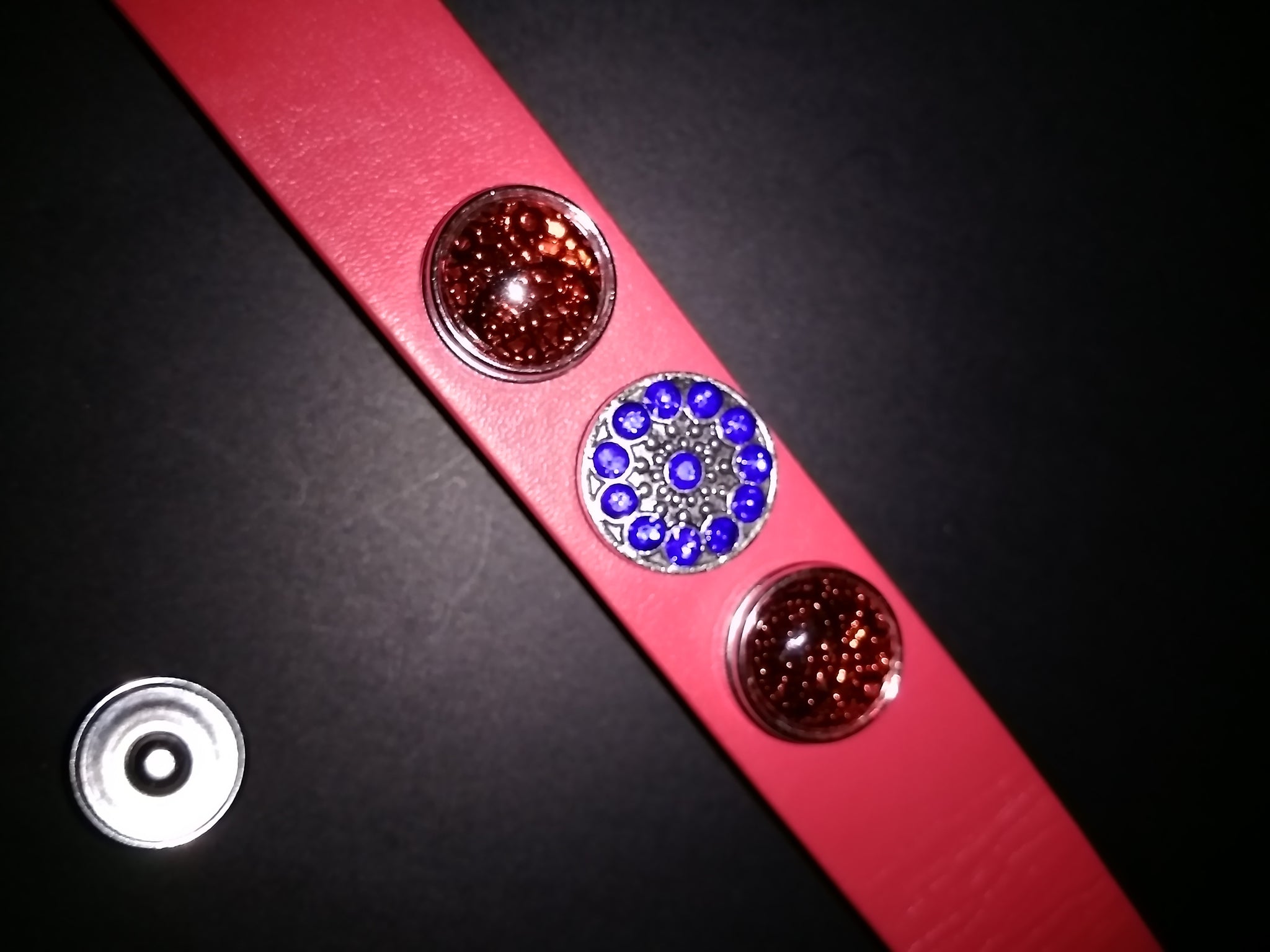 Leather bracelet with 3 18mm removable snaps