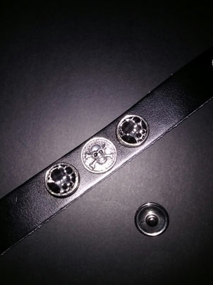 Leather bracelet with 3 18mm removable snaps